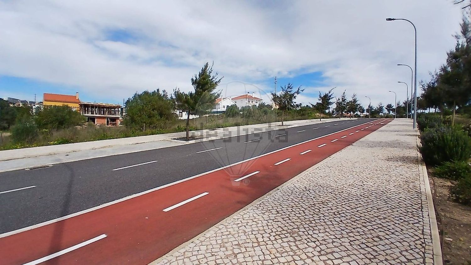 小楼房或独栋别墅出售在Rua Vale Rasteiro - 游泳池