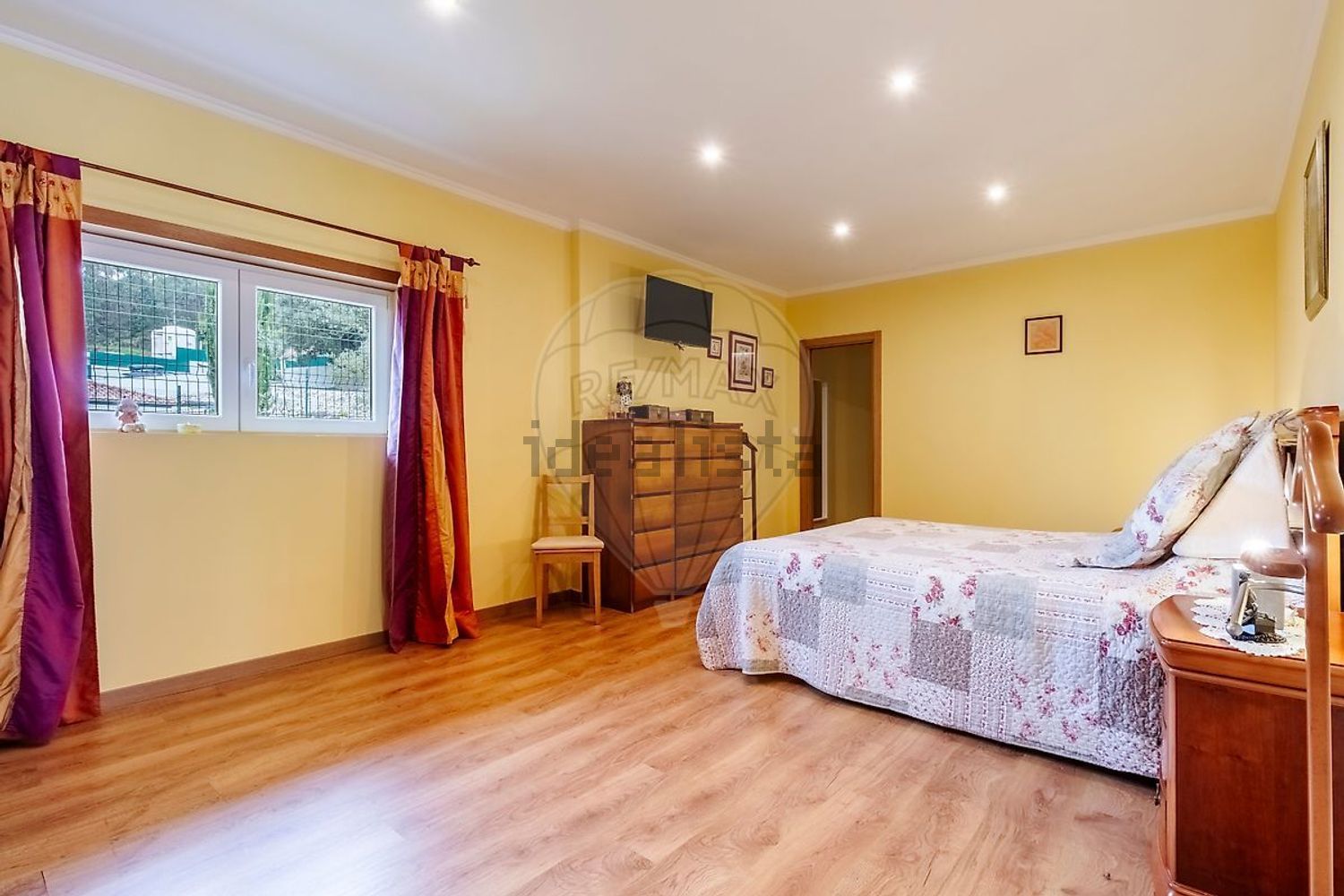 小楼房或独栋别墅出售在Estrada de Paços - 卧室