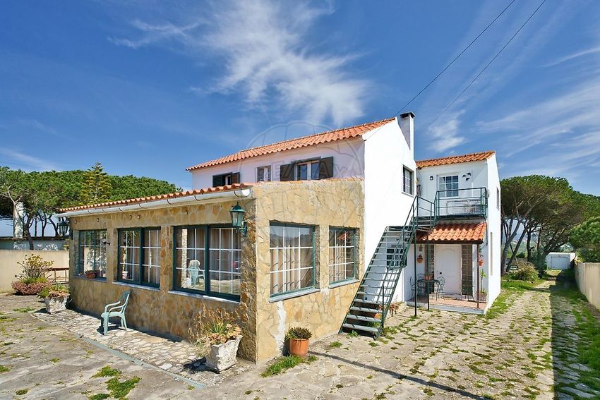 小楼房或独栋别墅出售在Rua da Horta