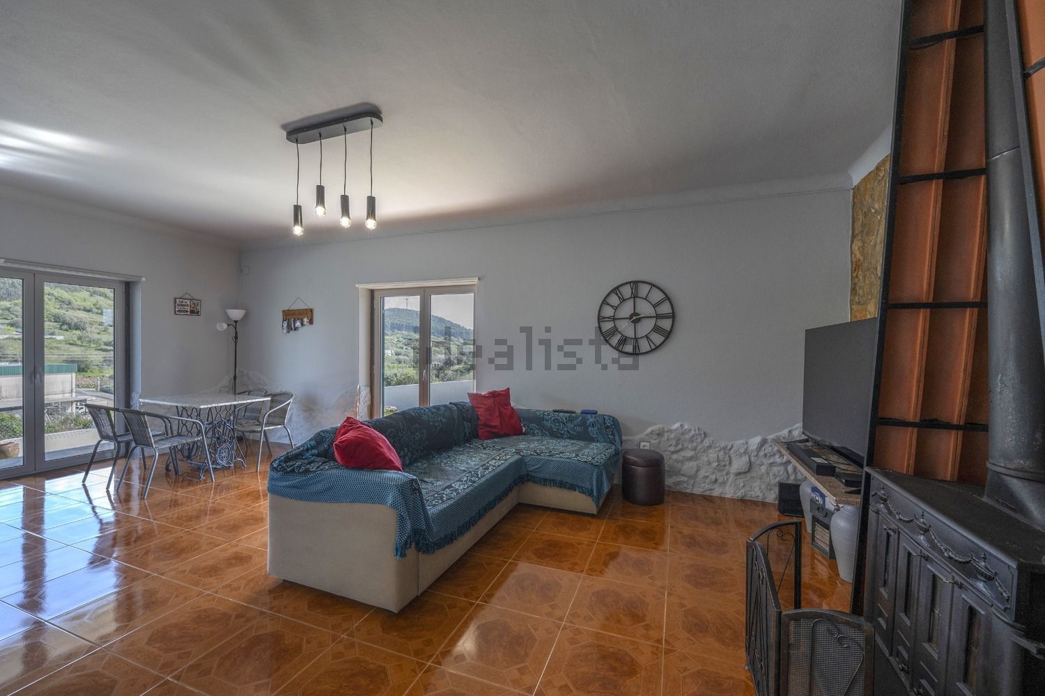 小楼房或独栋别墅出售2640-730 - 客厅