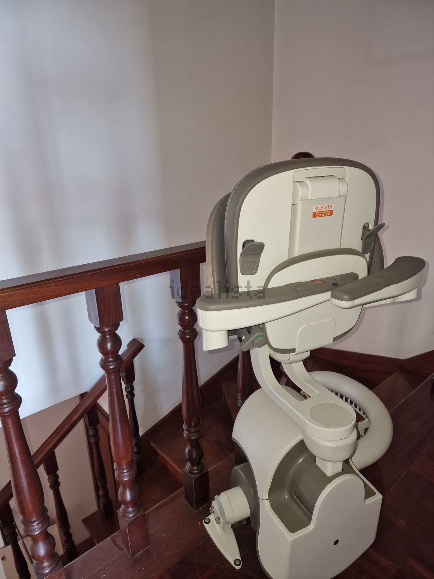 双拼别墅出售在Rua Fernando Namora, 6 - 楼梯