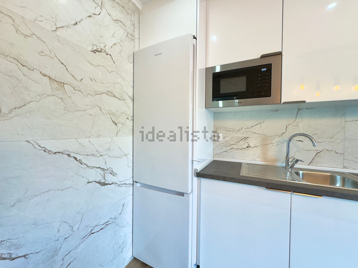 出租公寓 t1在Praceta José Gouveia - 厨房