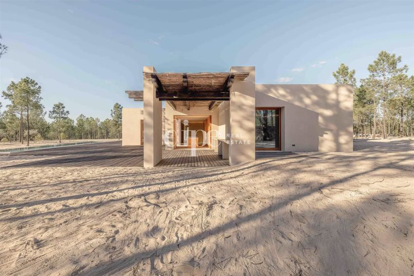 小楼房或独栋别墅出售在Melides