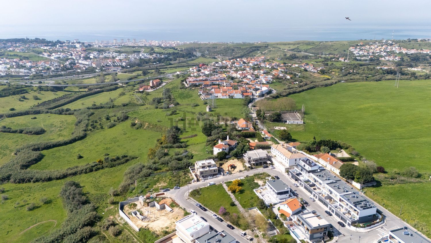 小楼房或独栋别墅出售在Rua Capitão Salgueiro Maia - 视线