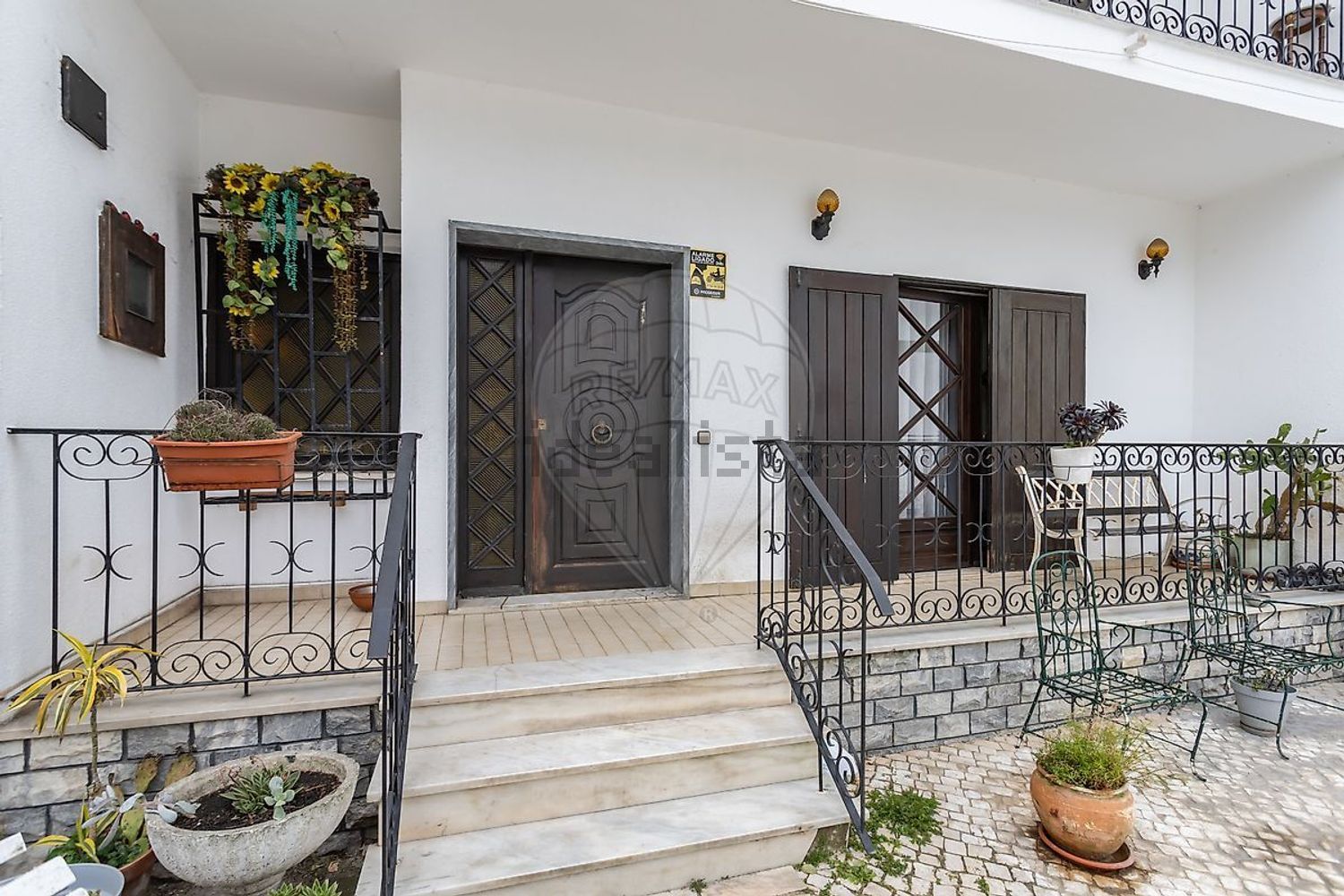 小楼房或独栋别墅出售在Rua José Fontana - 详情