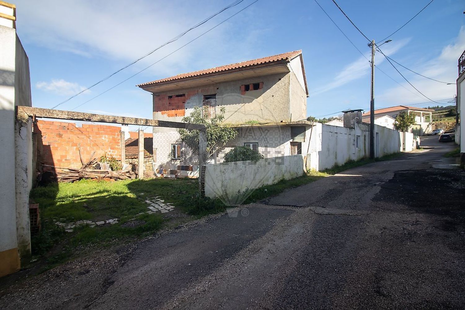 小楼房或独栋别墅出售在São Quintino - 外立面