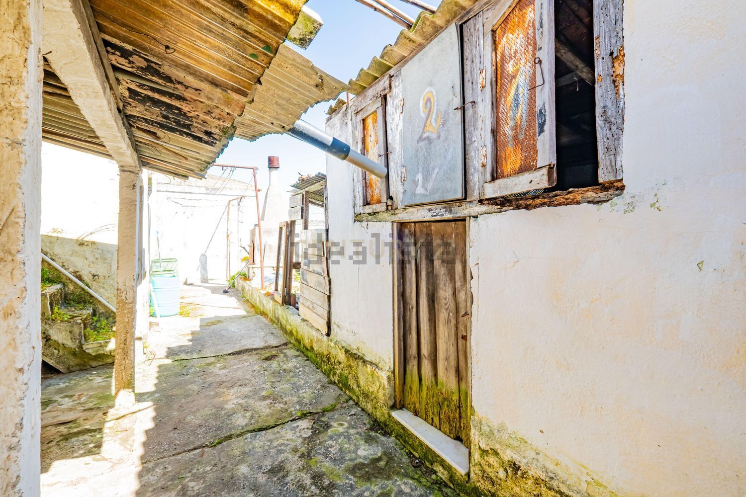 小楼房或独栋别墅出售在Rua General Humberto Delgado, 6 - 照片