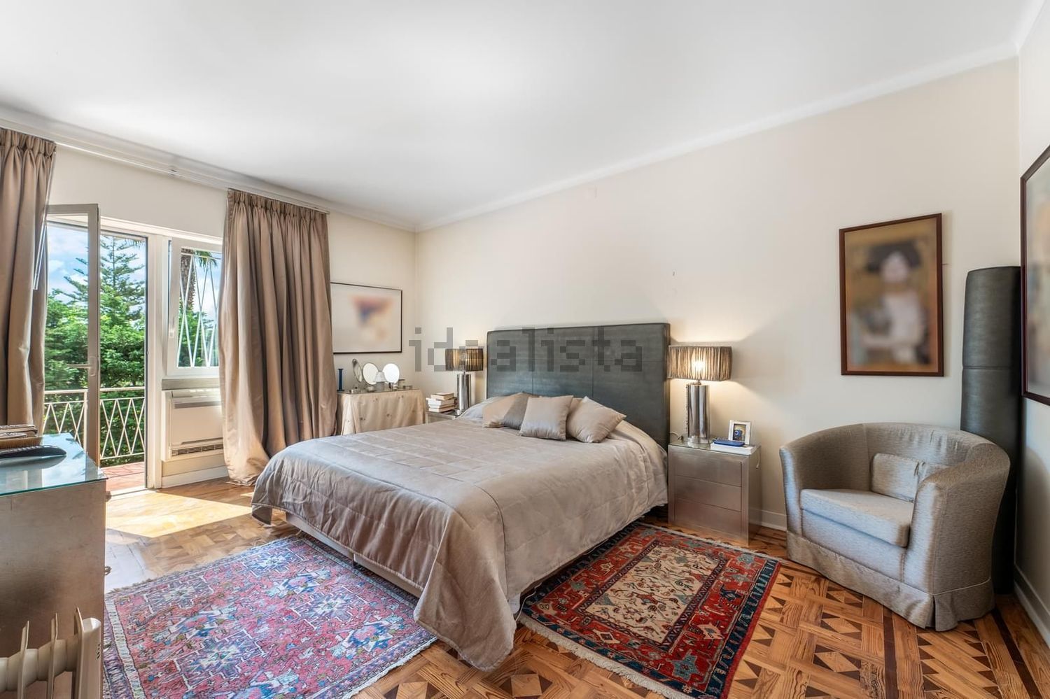 小楼房或独栋别墅出售在Avenida Marechal Carmona - 卧室