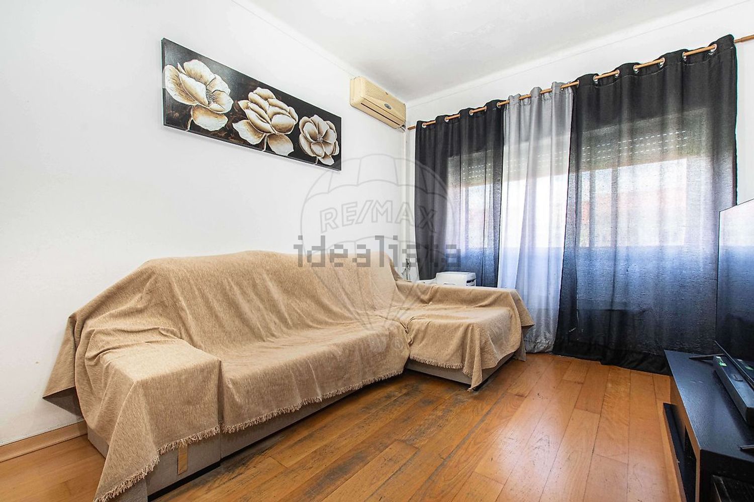 公寓 t2出售在Rua Piloto Nascimento Costa - 客厅