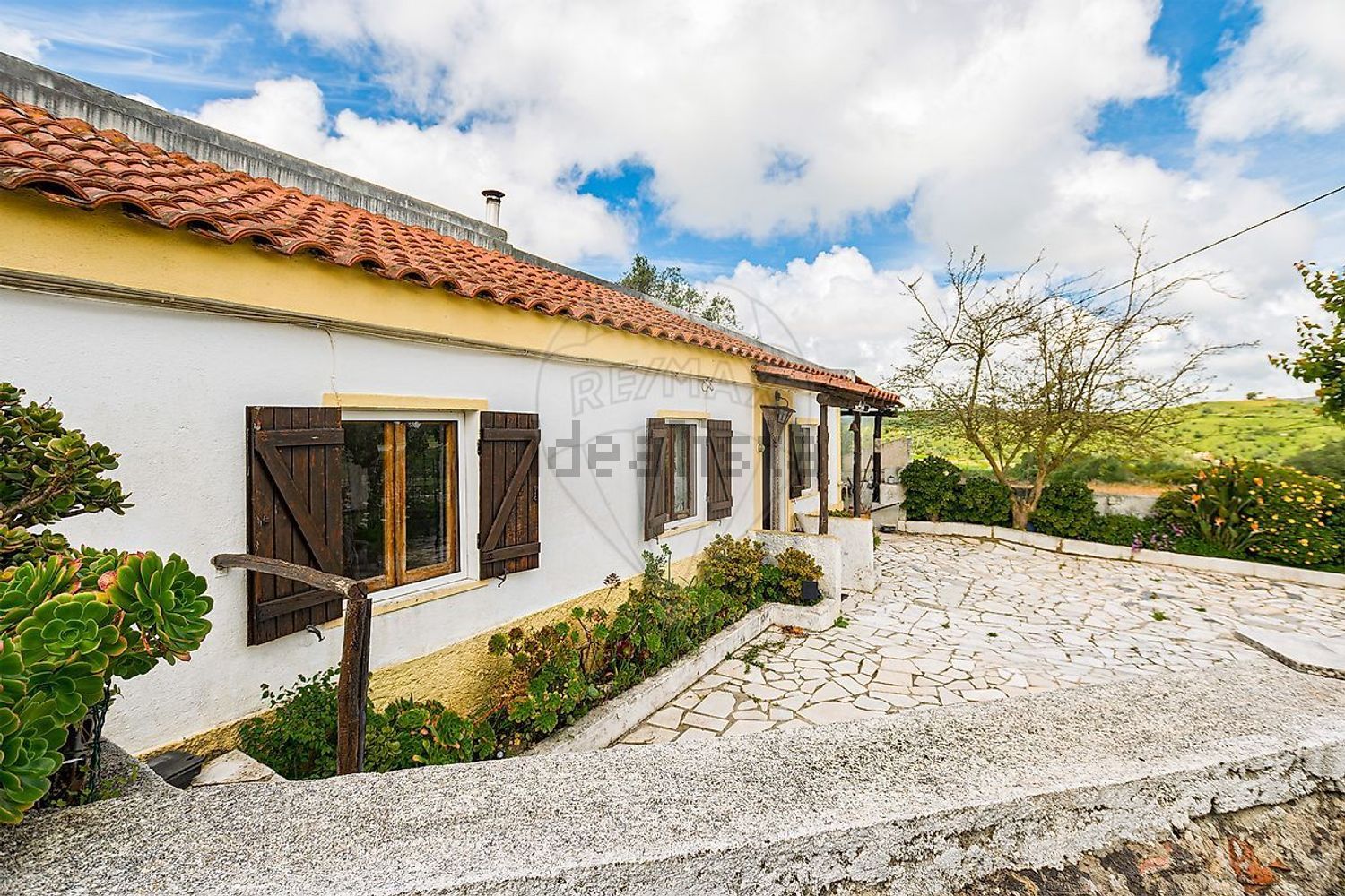 小楼房或独栋别墅出售在Estrada Sem Nome - 外立面