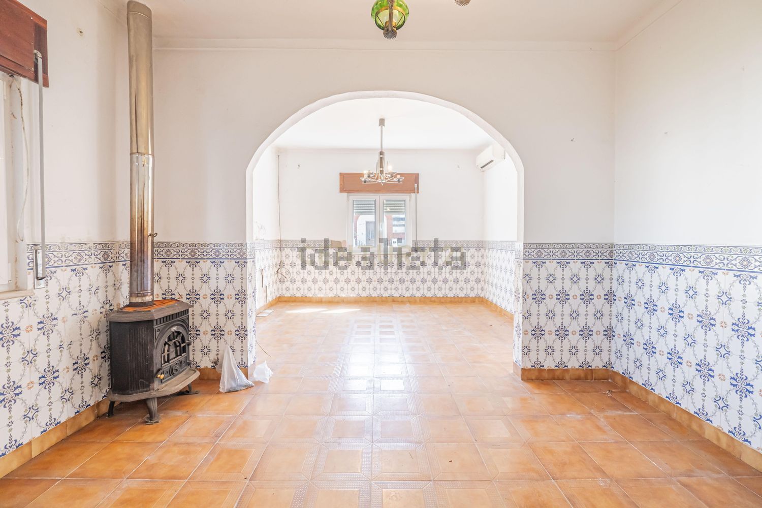 小楼房或独栋别墅出售在Rua General Humberto Delgado, 6 - 照片