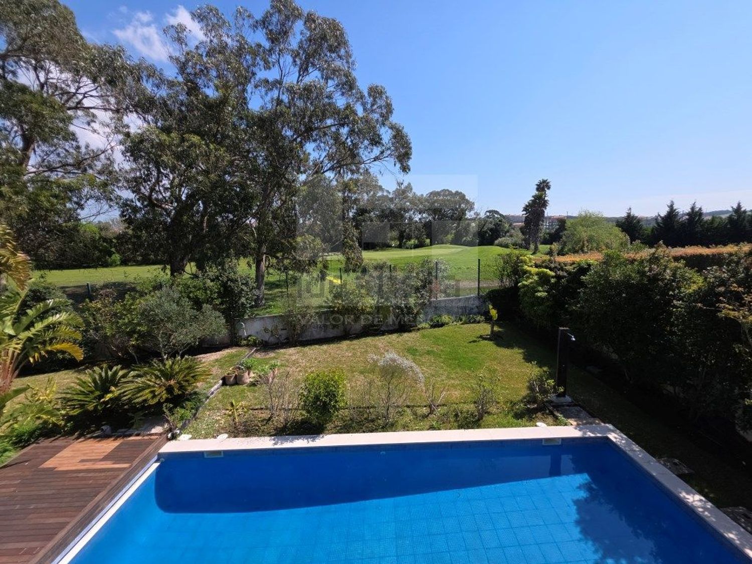 出租小楼房或独栋别墅在Rua Mato da Mina, 22 - 游泳池