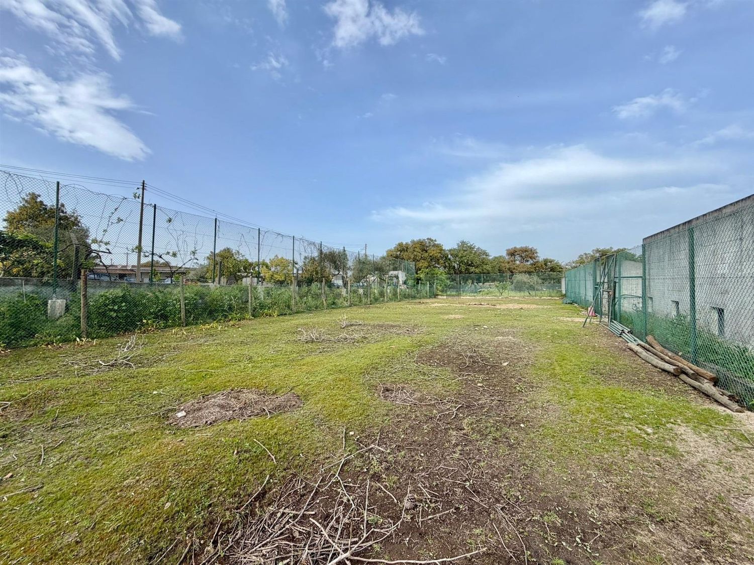 小楼房或独栋别墅出售在Alhos Vedros - 花园