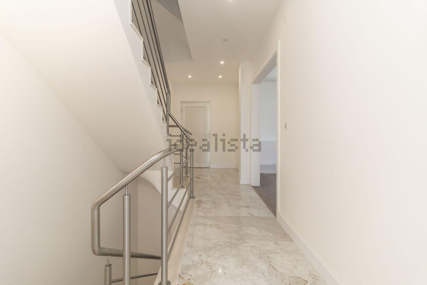 小楼房或独栋别墅出售在Avenida do Canto do Pinheiro - 详情