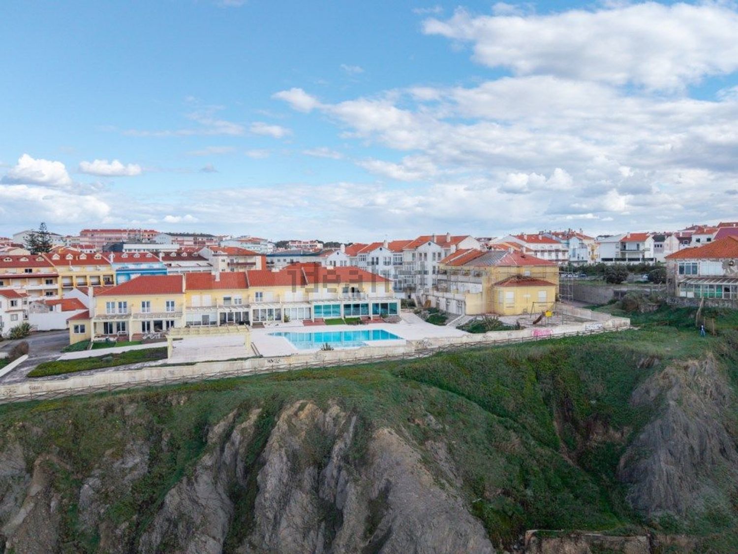 小楼房或独栋别墅出售在Rua José Joaquim de Miranda - 视线