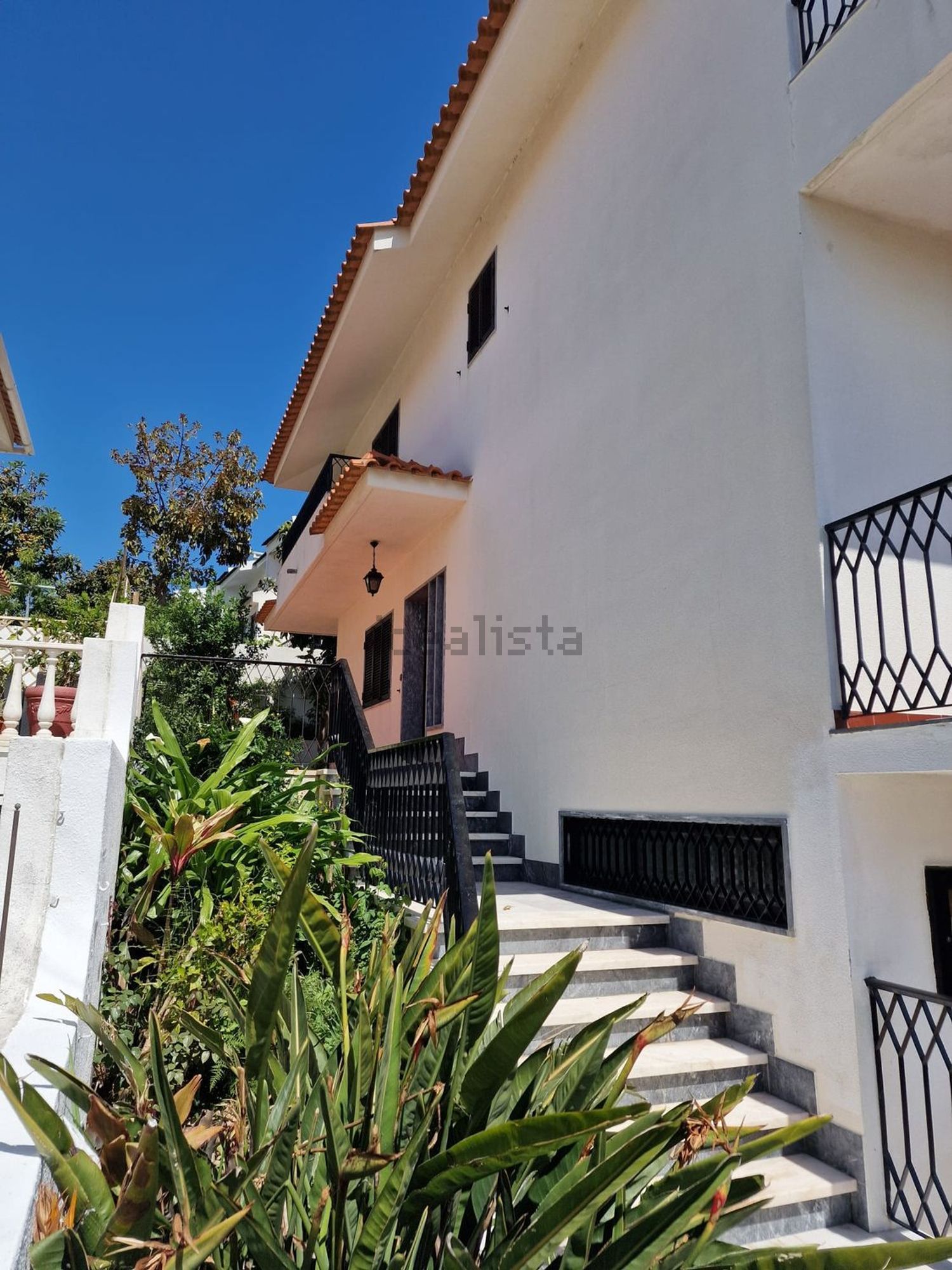 双拼别墅出售在Rua Fernando Namora, 6 - 外立面