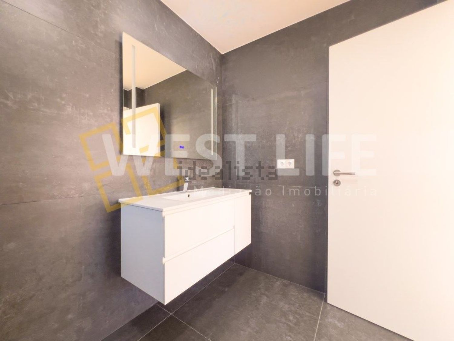 小楼房或独栋别墅出售在São Pedro da Cadeira - 卫生间