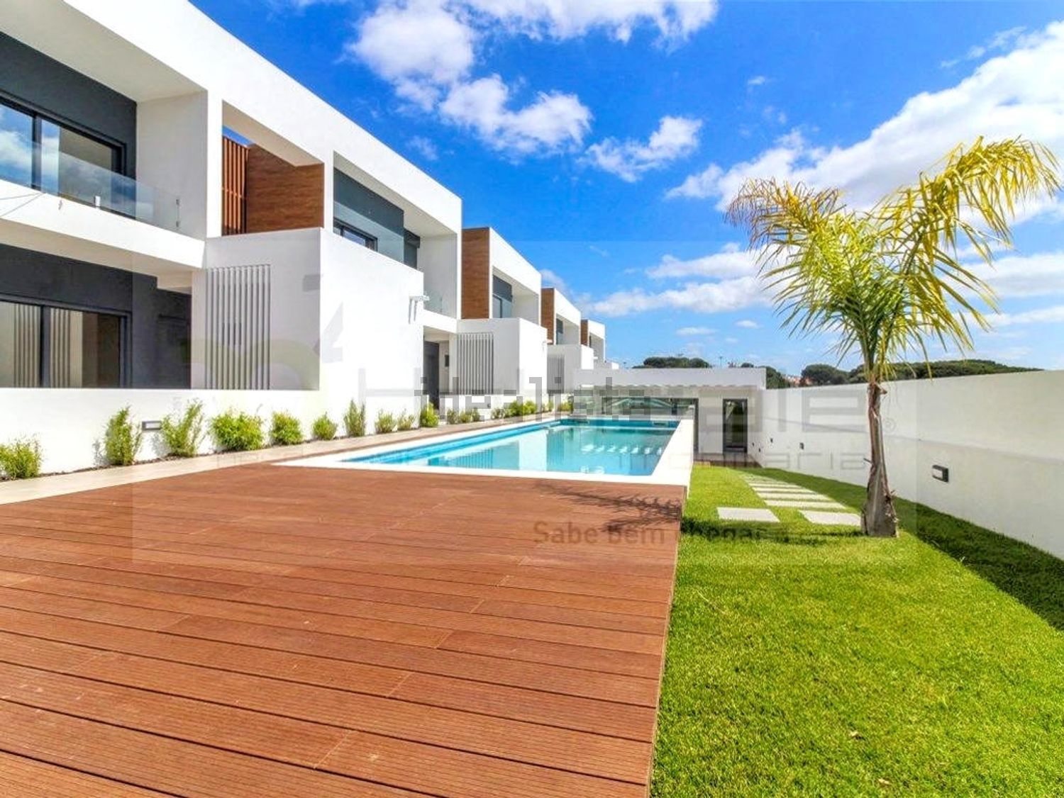 小楼房或独栋别墅出售在Rua Marechal Craveiro Lopes, 43 - 游泳池