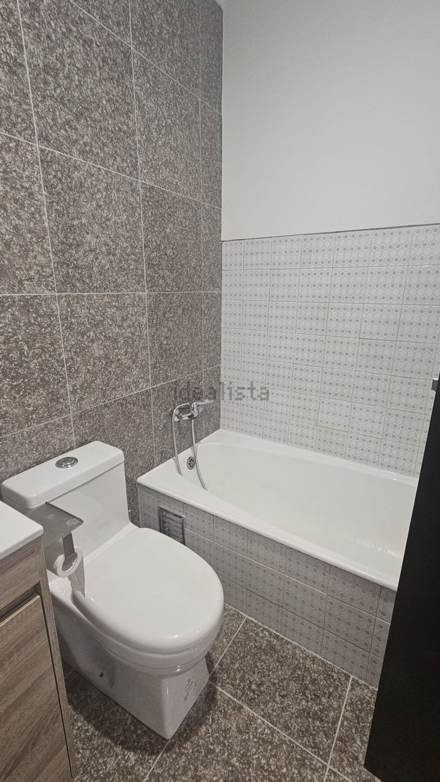 出租房间在Rua Nuno Gonçalves, 36 - 卫生间