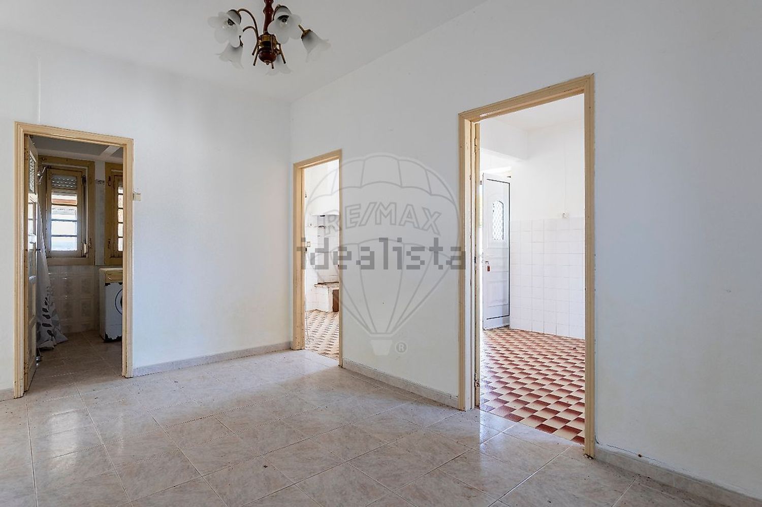 小楼房或独栋别墅出售在Rua da Guerra Peninsular - 过道