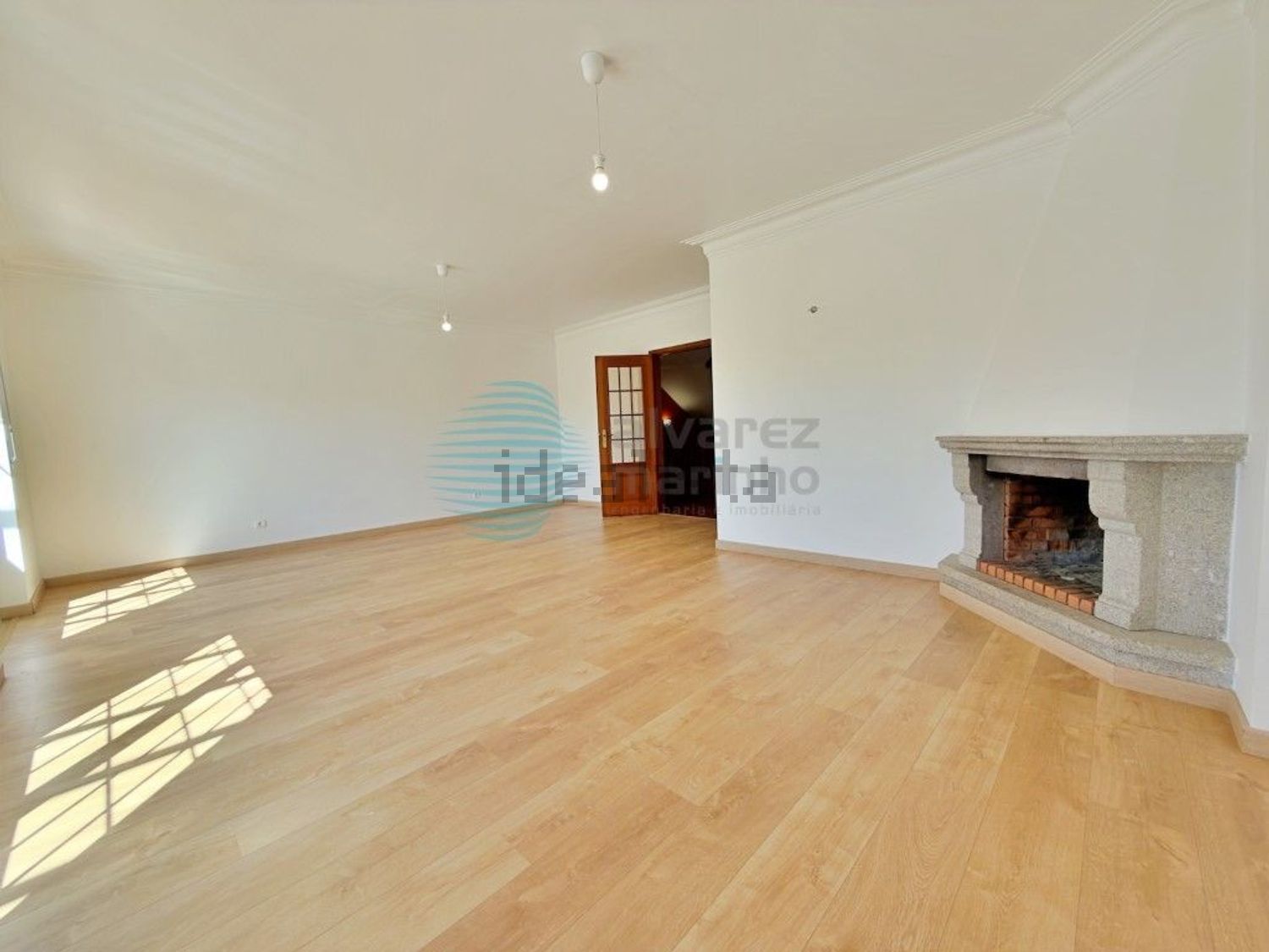 小楼房或独栋别墅出售在Rua 1° de Maio, 3 - 居住