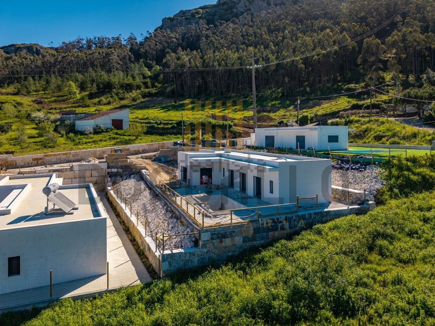 小楼房或独栋别墅出售在Rua do Serrado - 外立面