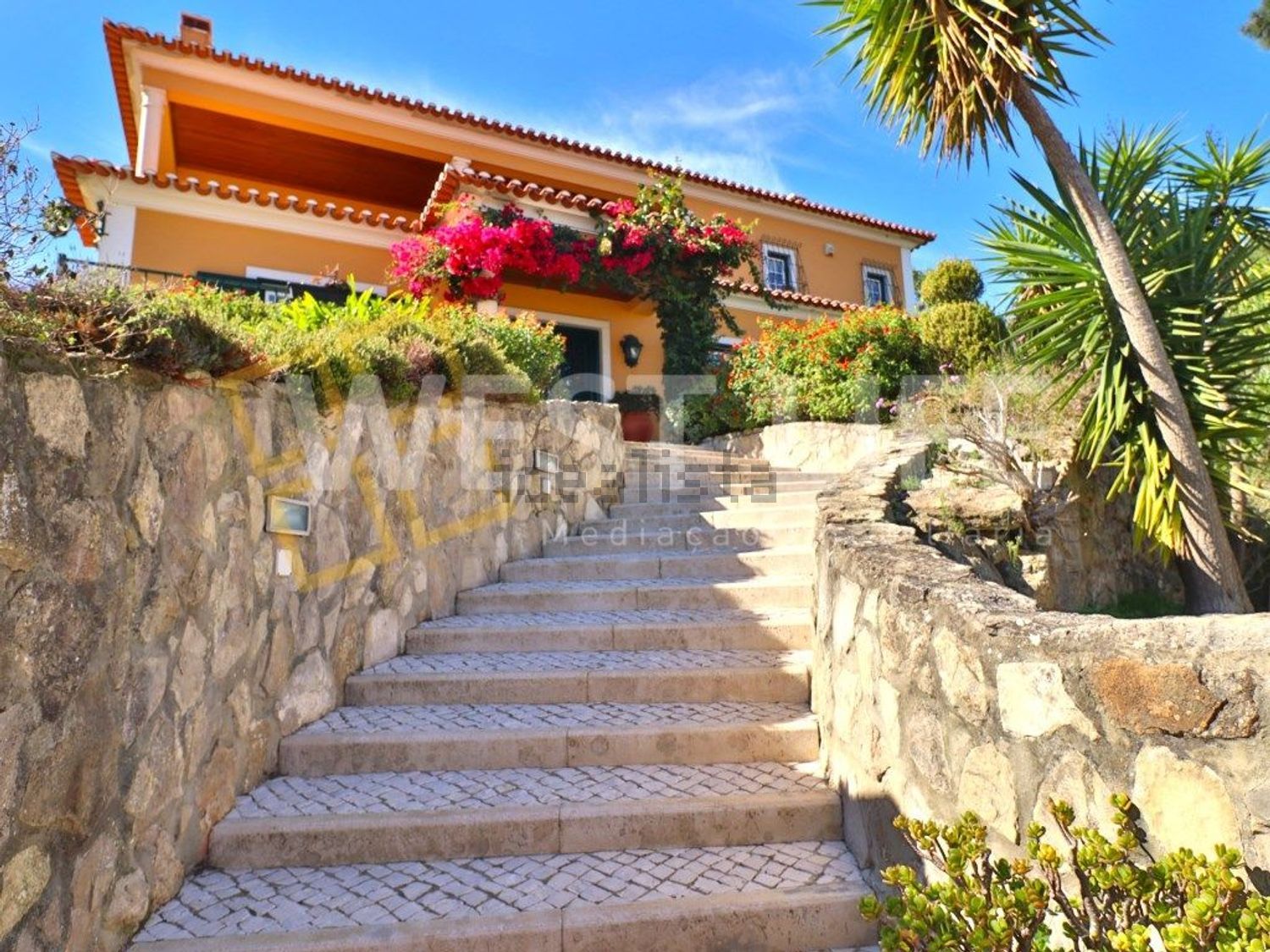 小楼房或独栋别墅出售在Turcifal - 外立面