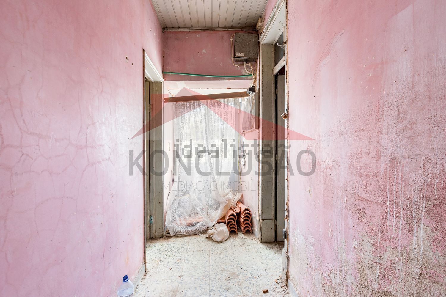 双拼别墅出售在Largo José Justino Franco, 3 - 过道