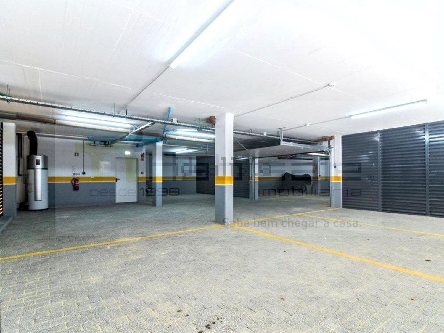 公寓 t4出售在Rua Almirante Gago Coutinho, 58 a - 停车位