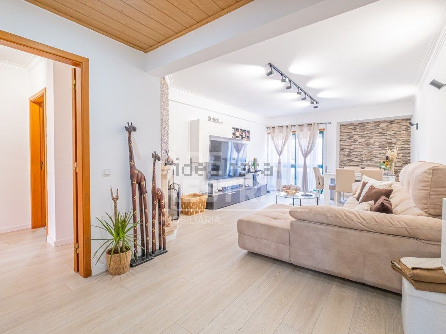 公寓 t3出售在Rua de Dadrá - 客厅