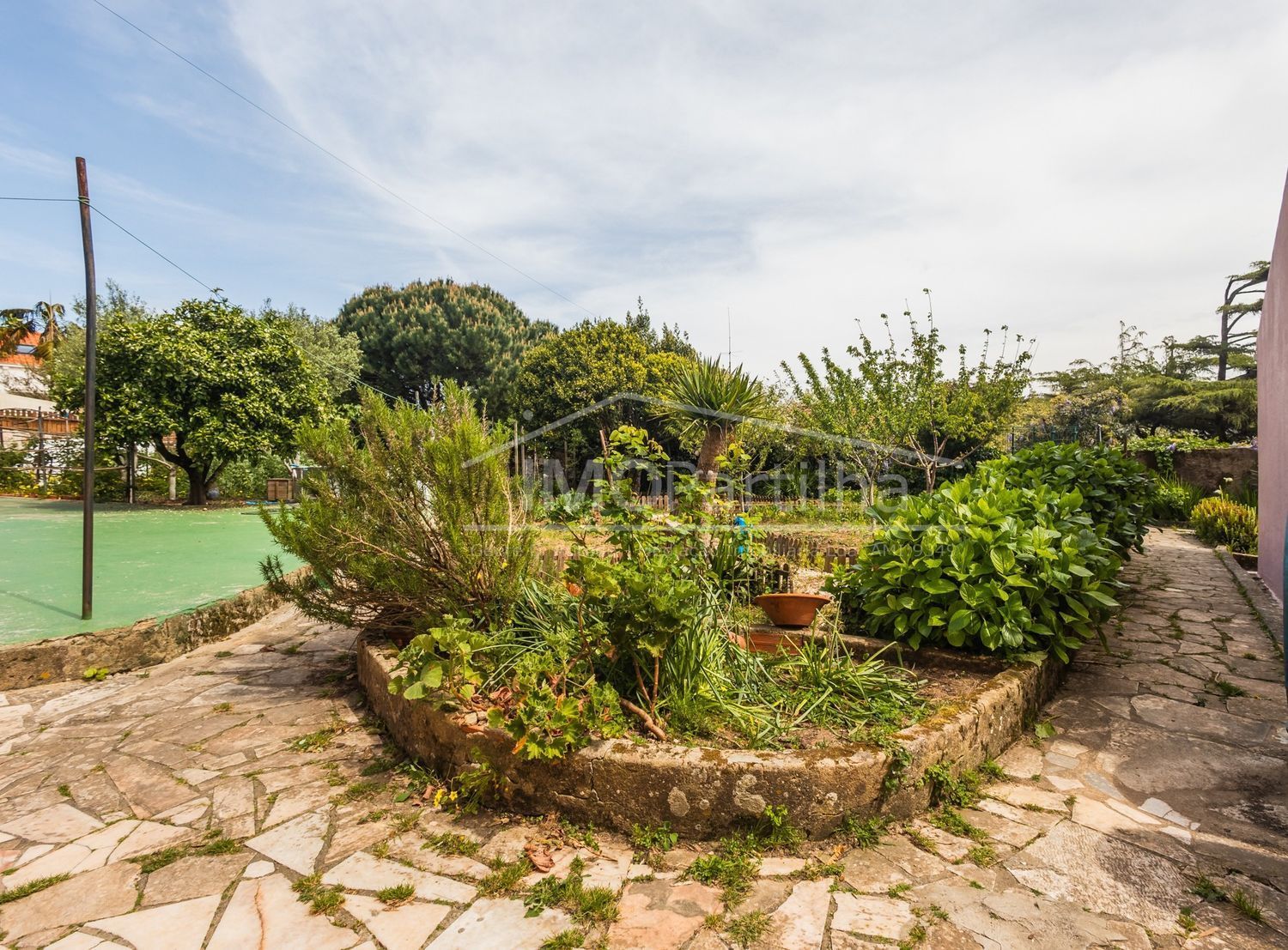 小楼房或独栋别墅出售在Rua Serpa Pinto - 花园