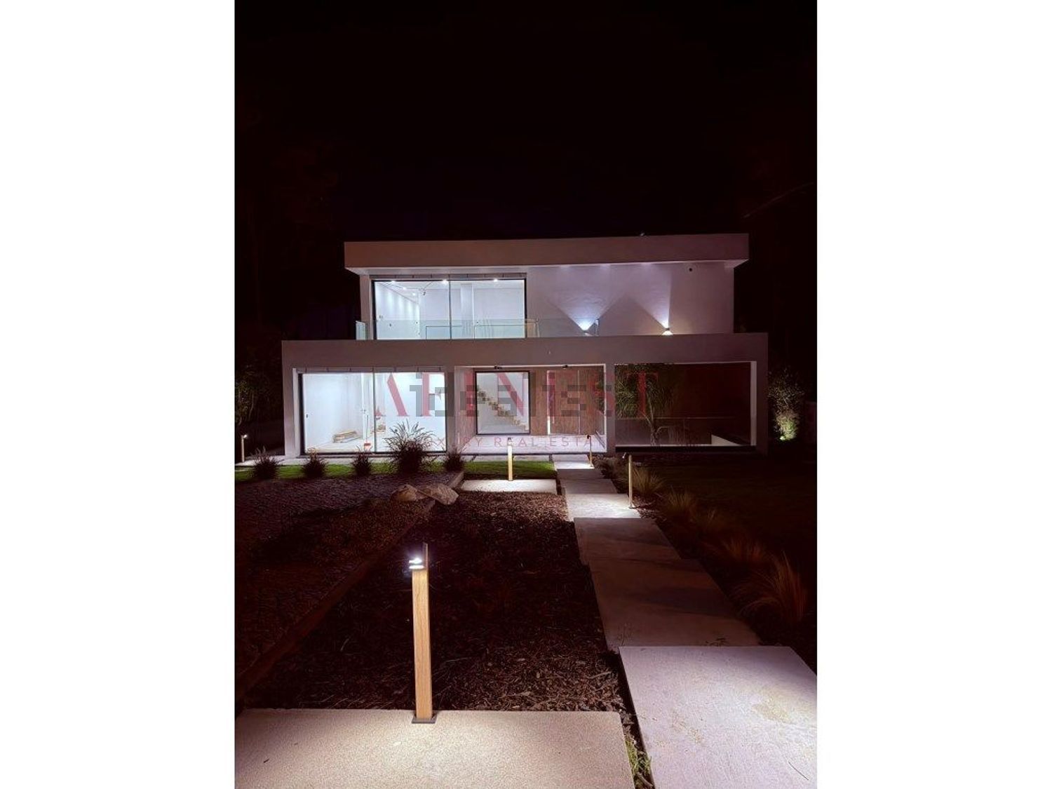 小楼房或独栋别墅出售在Rua do Tojo - 照片