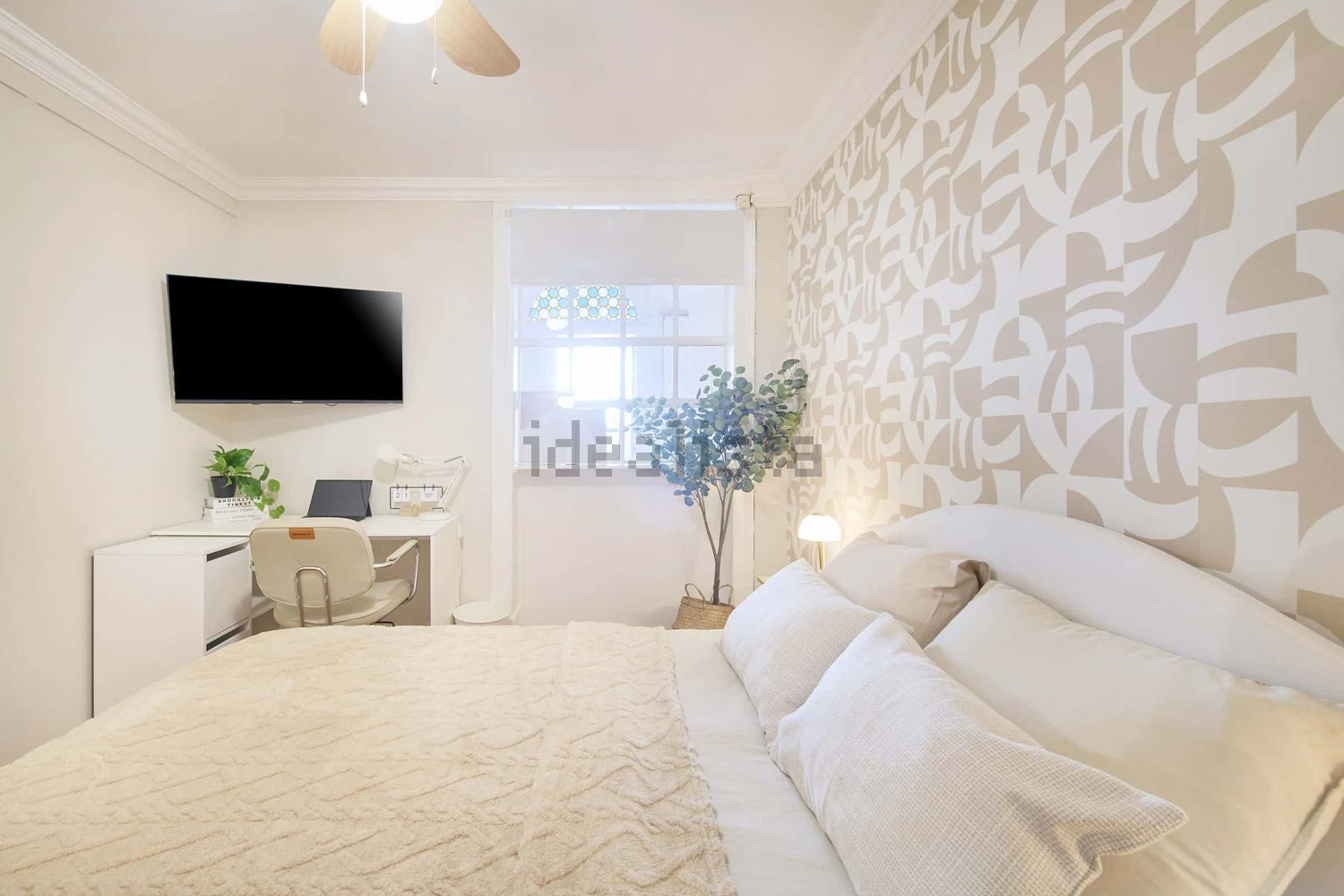 出租房间在Largo Vitorino Damásio, 2 - 客厅