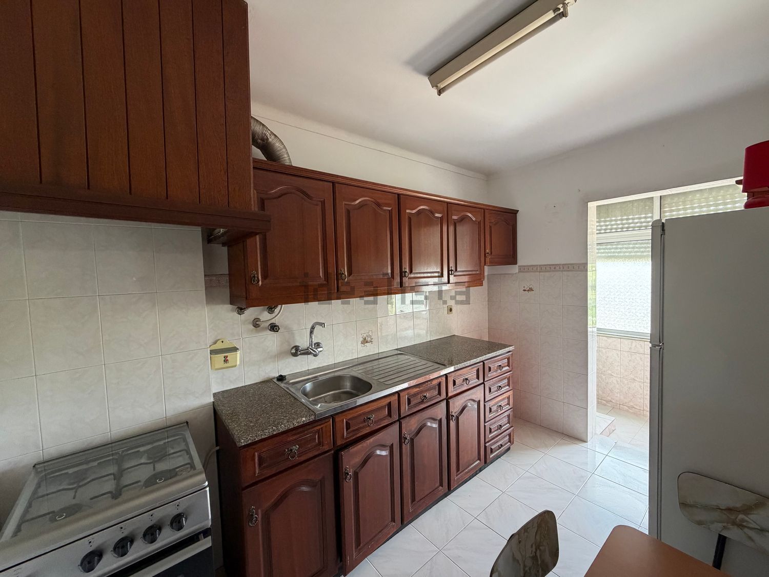 公寓 t2出售在Rua Cidade da Beira, 14 - 厨房