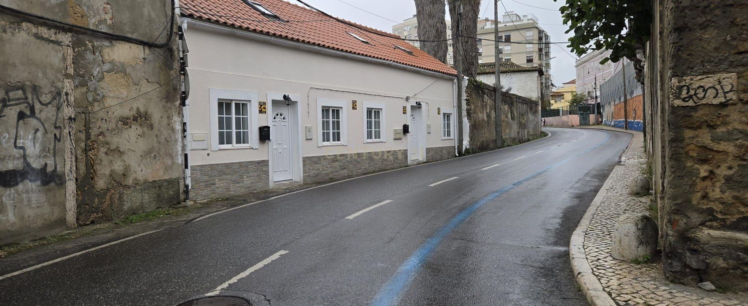 小楼房或独栋别墅出售在Rua José Augusto Braancamp, 27