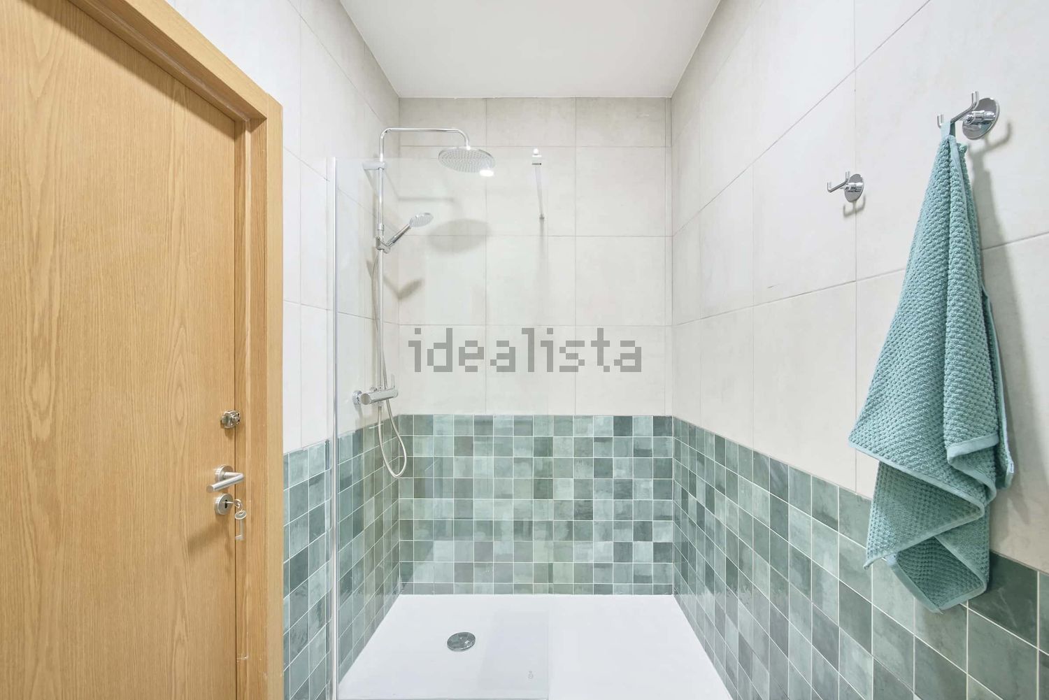 出租房间在Largo Vitorino Damásio, 2 - 卫生间