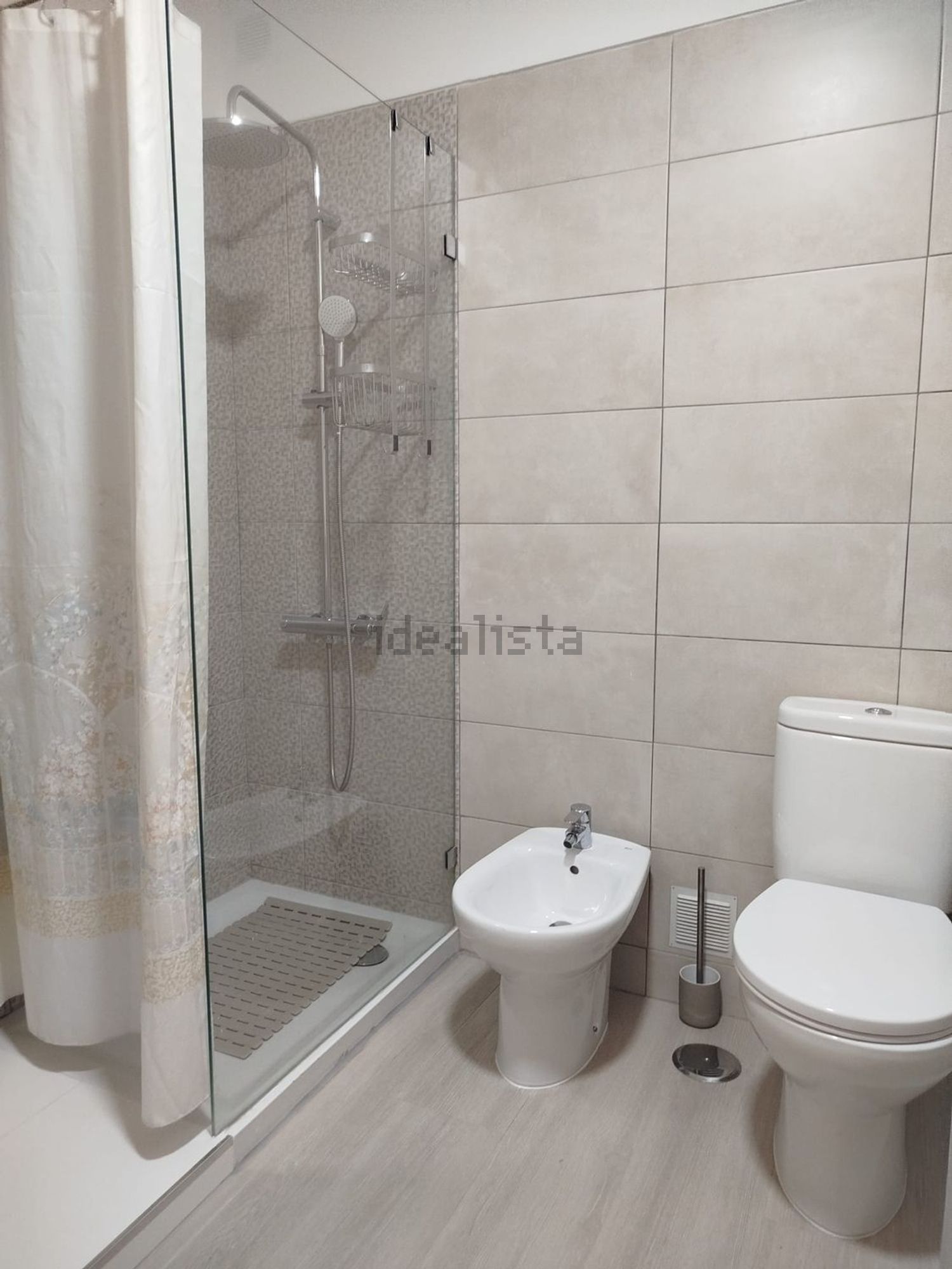 出租房间在Avenida professor egas moniz, 26 - 卫生间