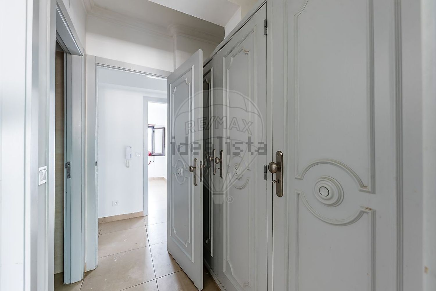 公寓 t2出售在Rua Almeida Garrett - 过道