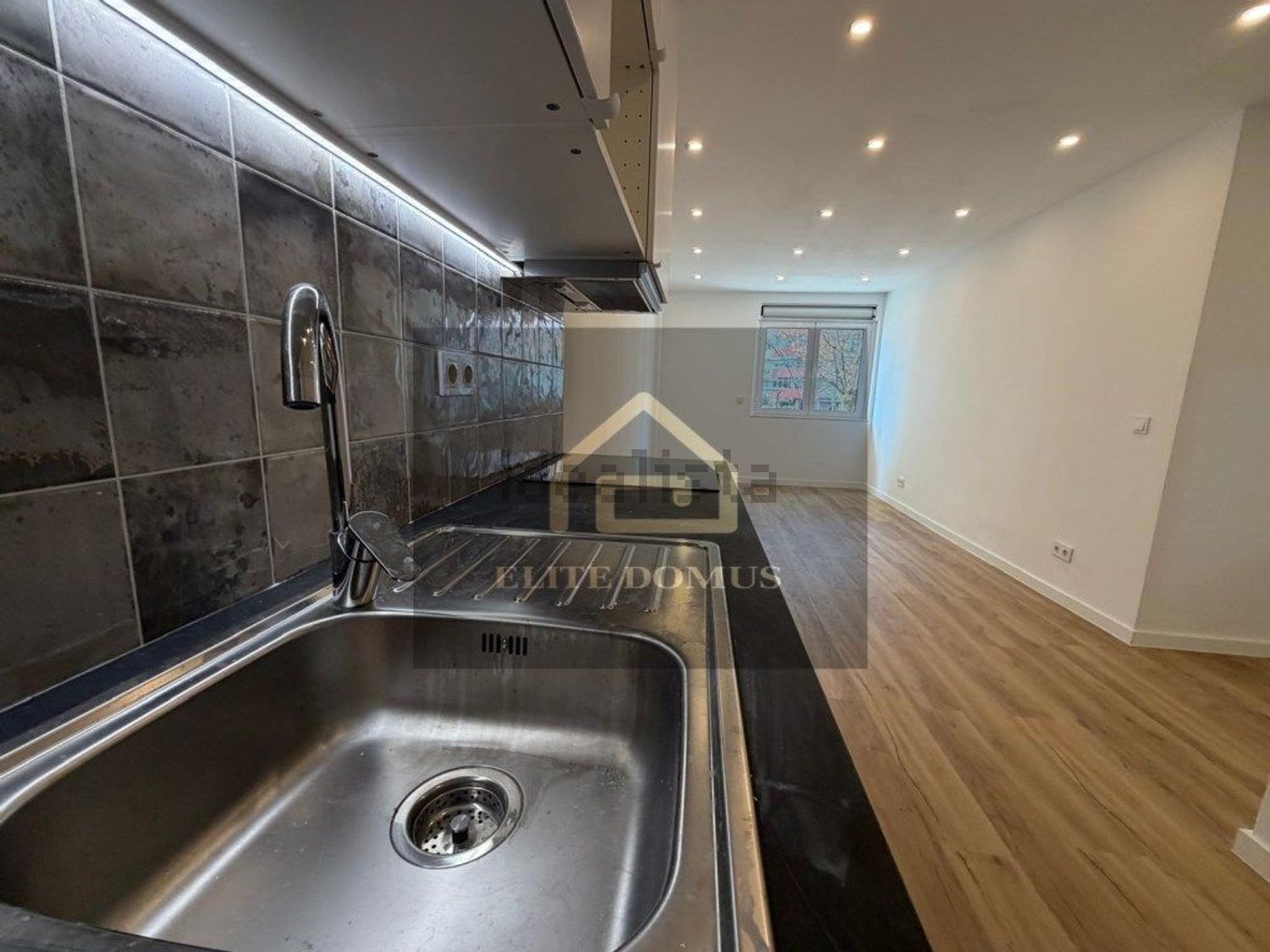 公寓 t2出售在Rua Jaime Martins Barata - 卫生间