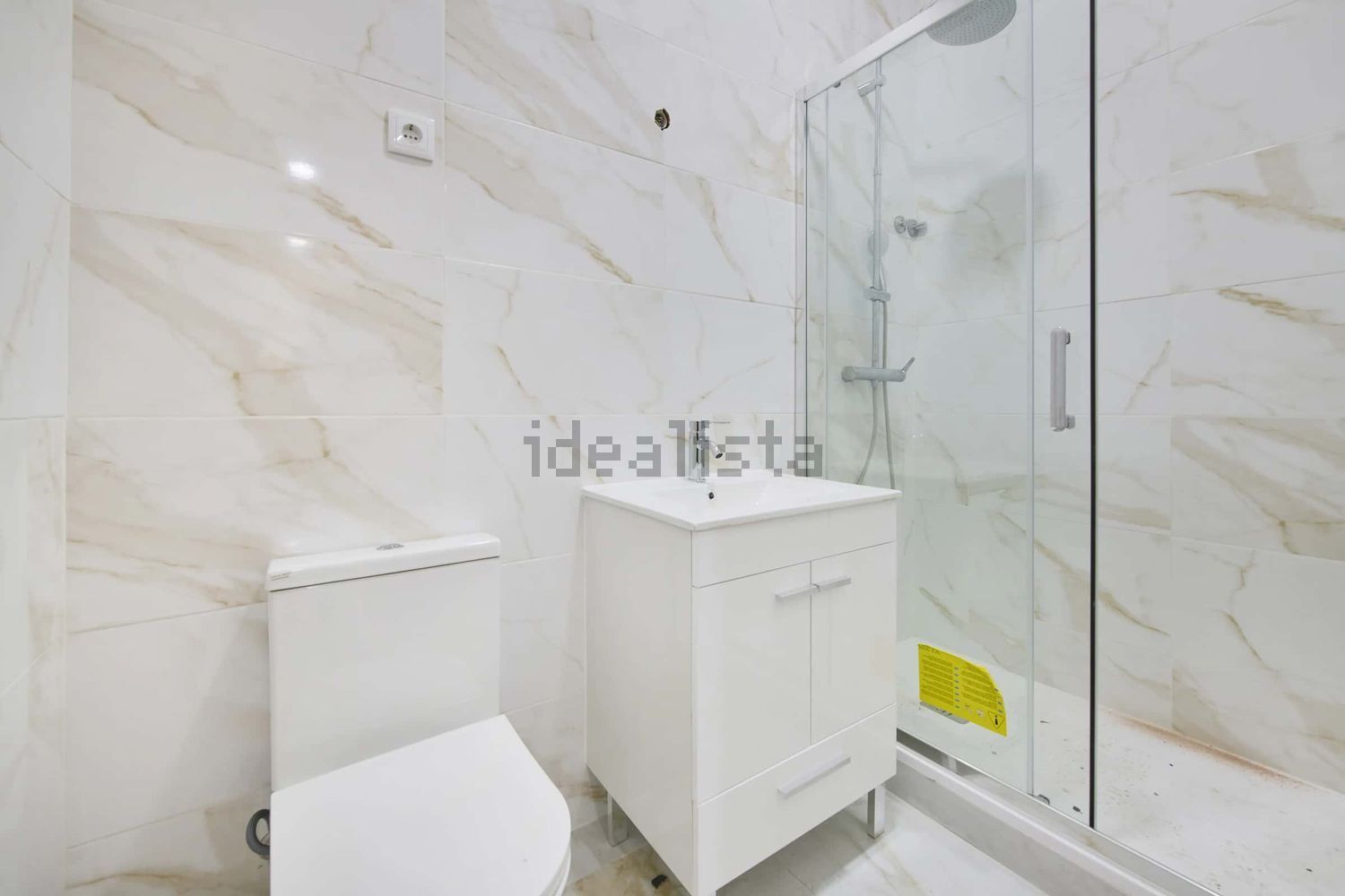 出租房间在Largo Vitorino Damásio, 2 - 卫生间