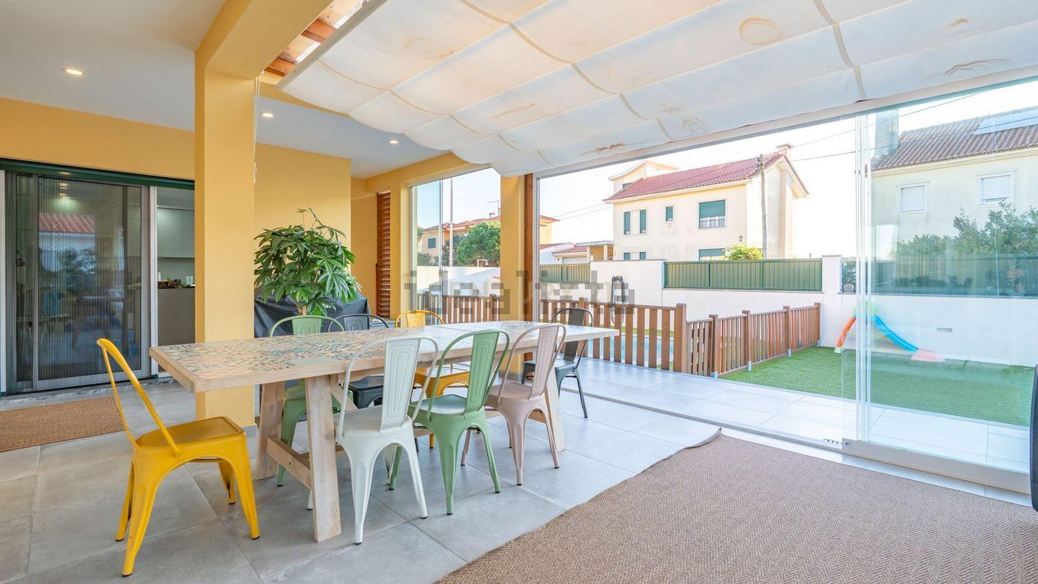 小楼房或独栋别墅出售在Avenida Engenheiro Arantes e Oliveira, 4 - 阳台