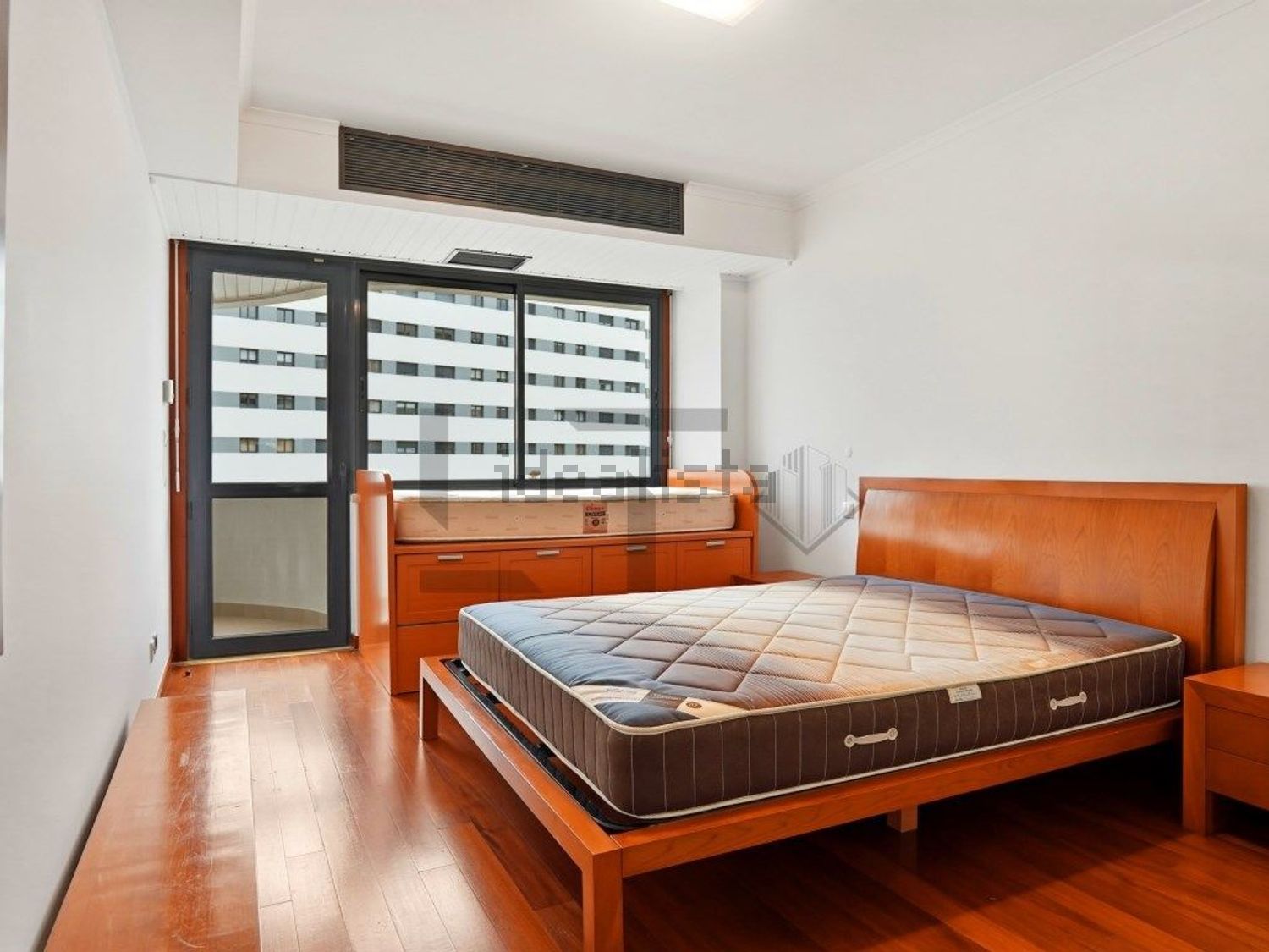 出租公寓 t2在Rua Comandante Cousteau - 客厅