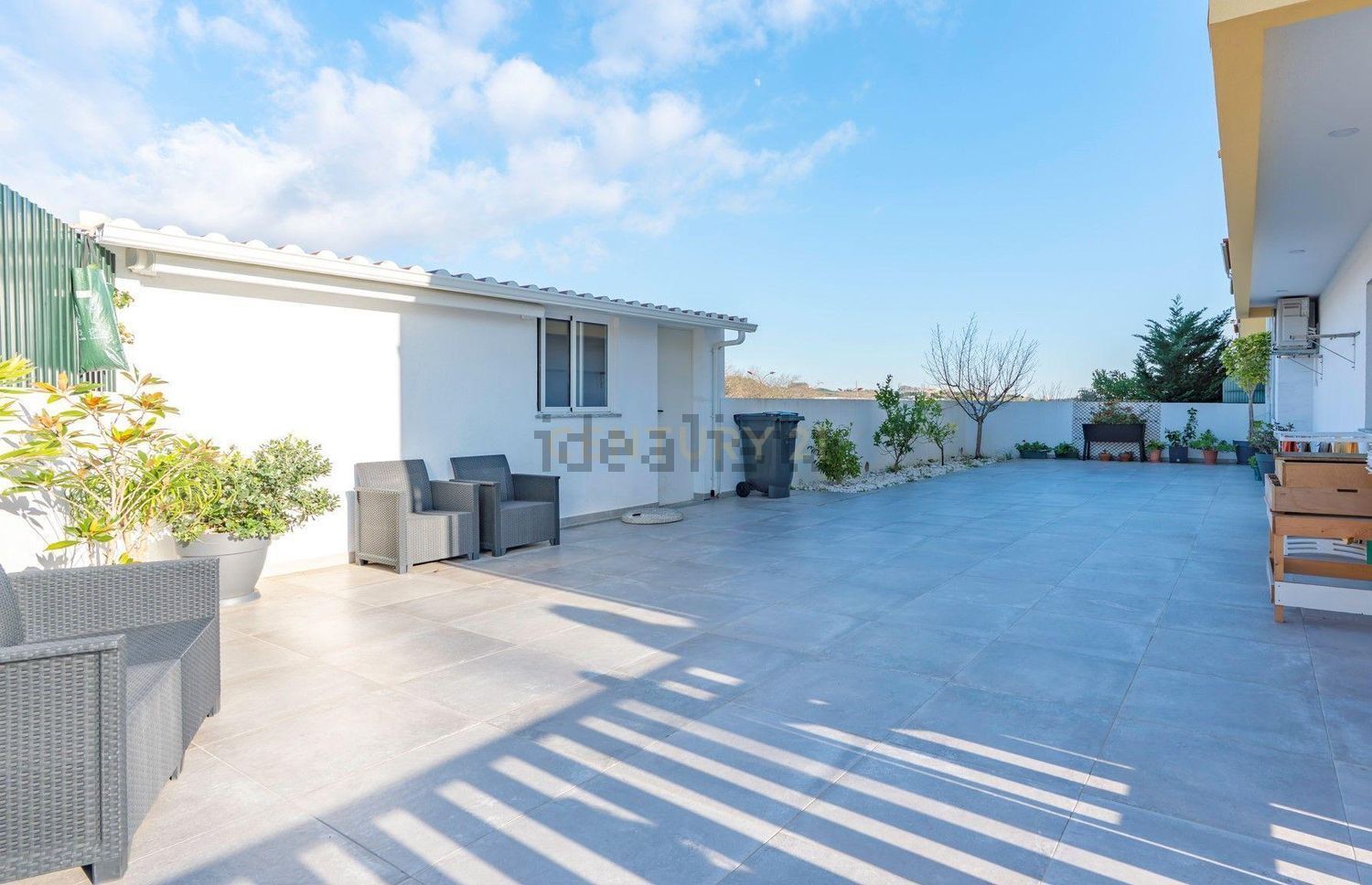 小楼房或独栋别墅出售在Avenida Engenheiro Arantes e Oliveira, 4 - 外立面