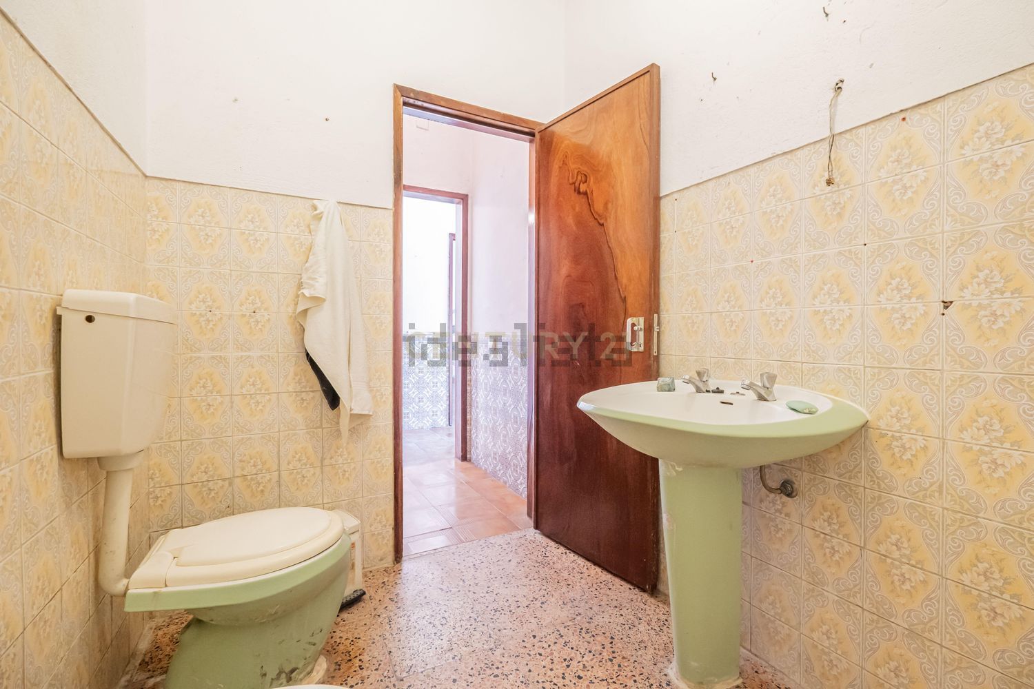 小楼房或独栋别墅出售在Rua General Humberto Delgado, 6 - 卫生间