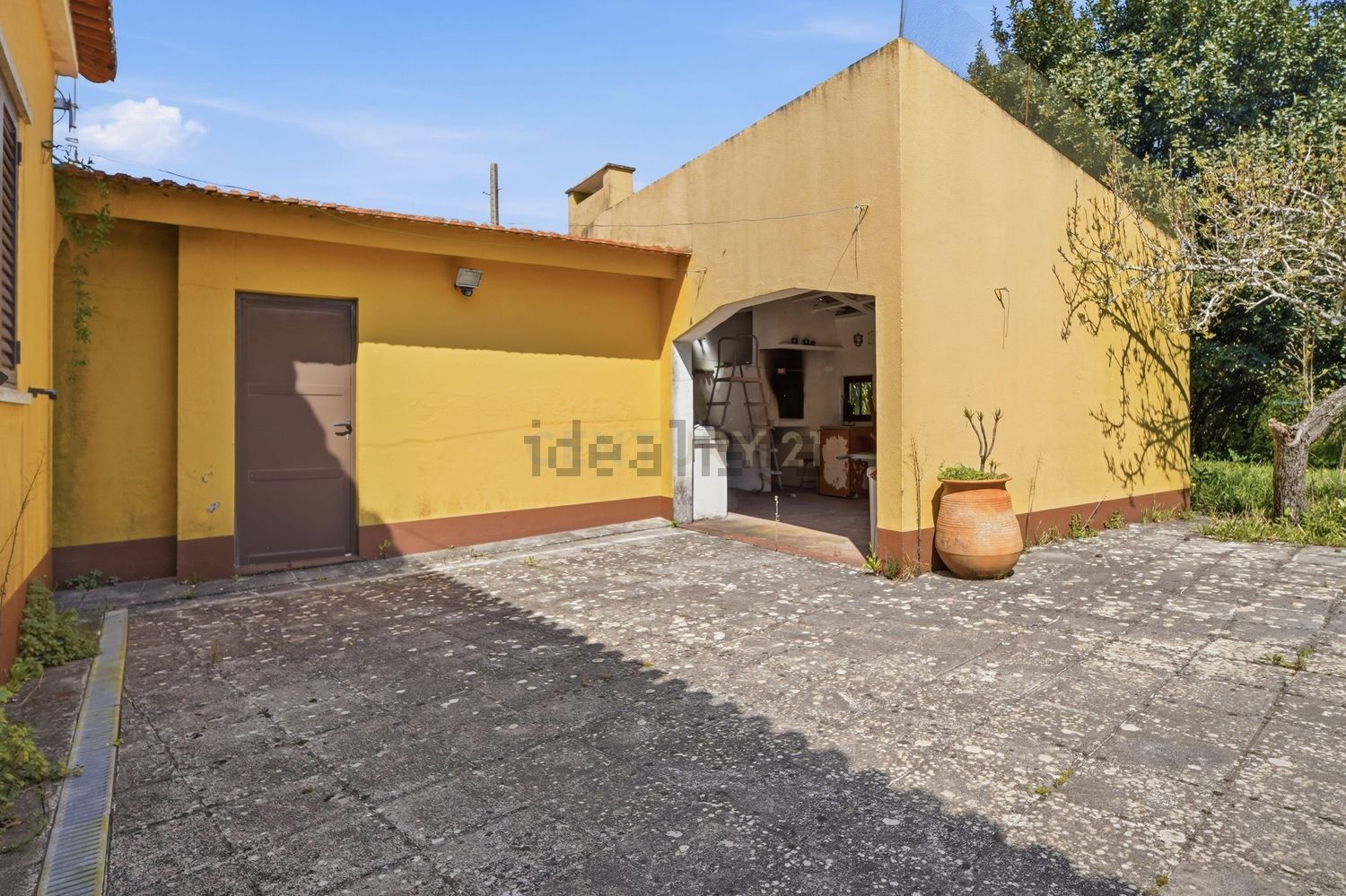 小楼房或独栋别墅出售在Rua do Bairro Novo - 外立面