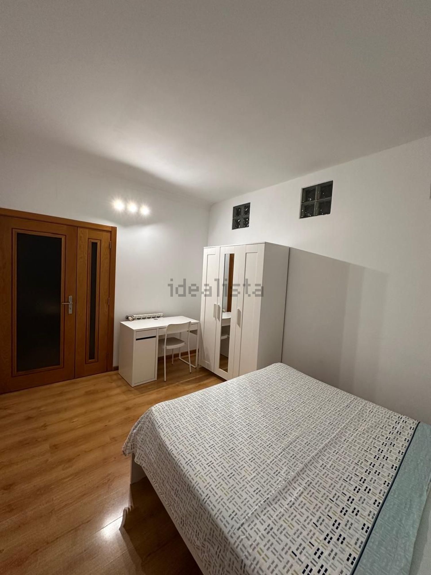 出租房间在Rua Eusébio Leão, 2 - 卧室