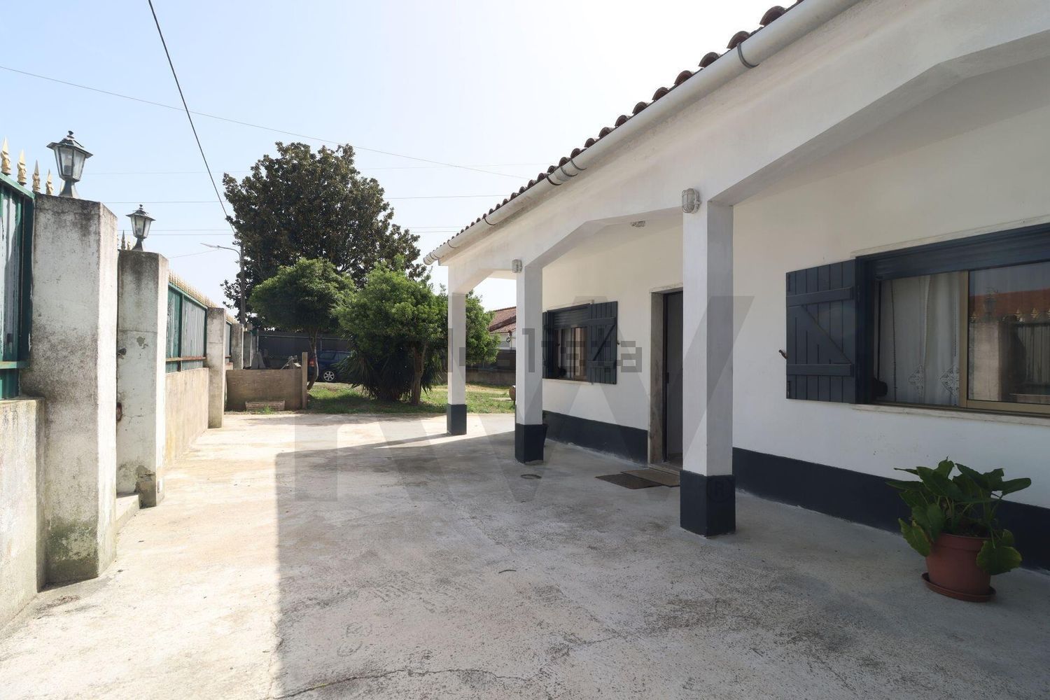 小楼房或独栋别墅出售在Rua António Aleixo - 外立面