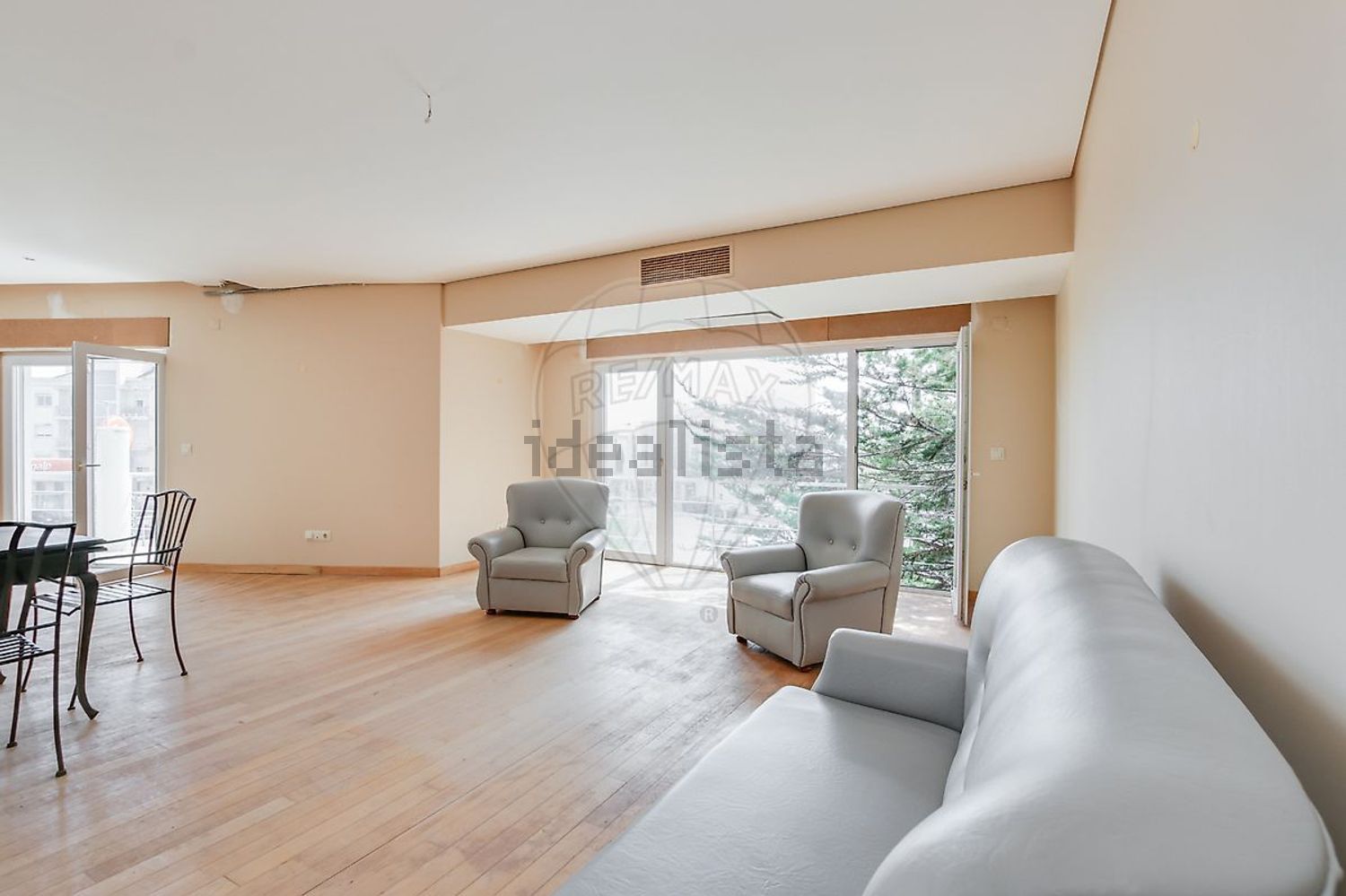 出租小楼房或独栋别墅在Marco Cabaço - Vale Cavala - 客厅