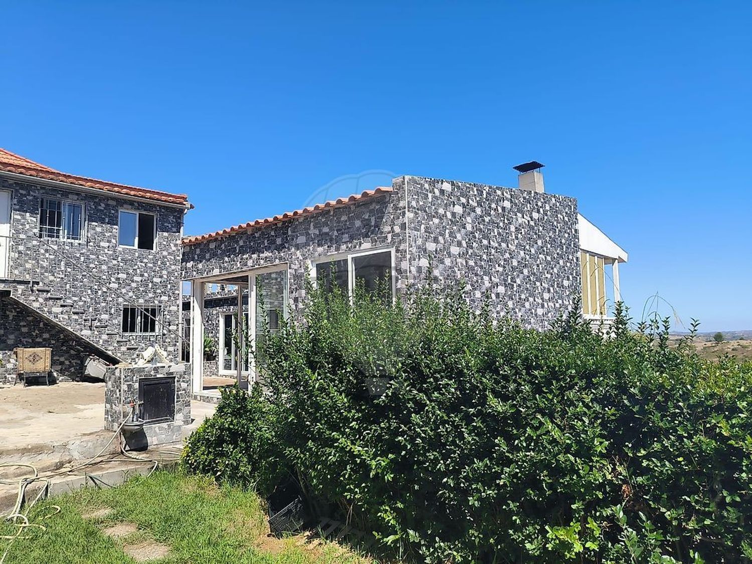 小楼房或独栋别墅出售在Rua da Mata de Palhacana - 外立面