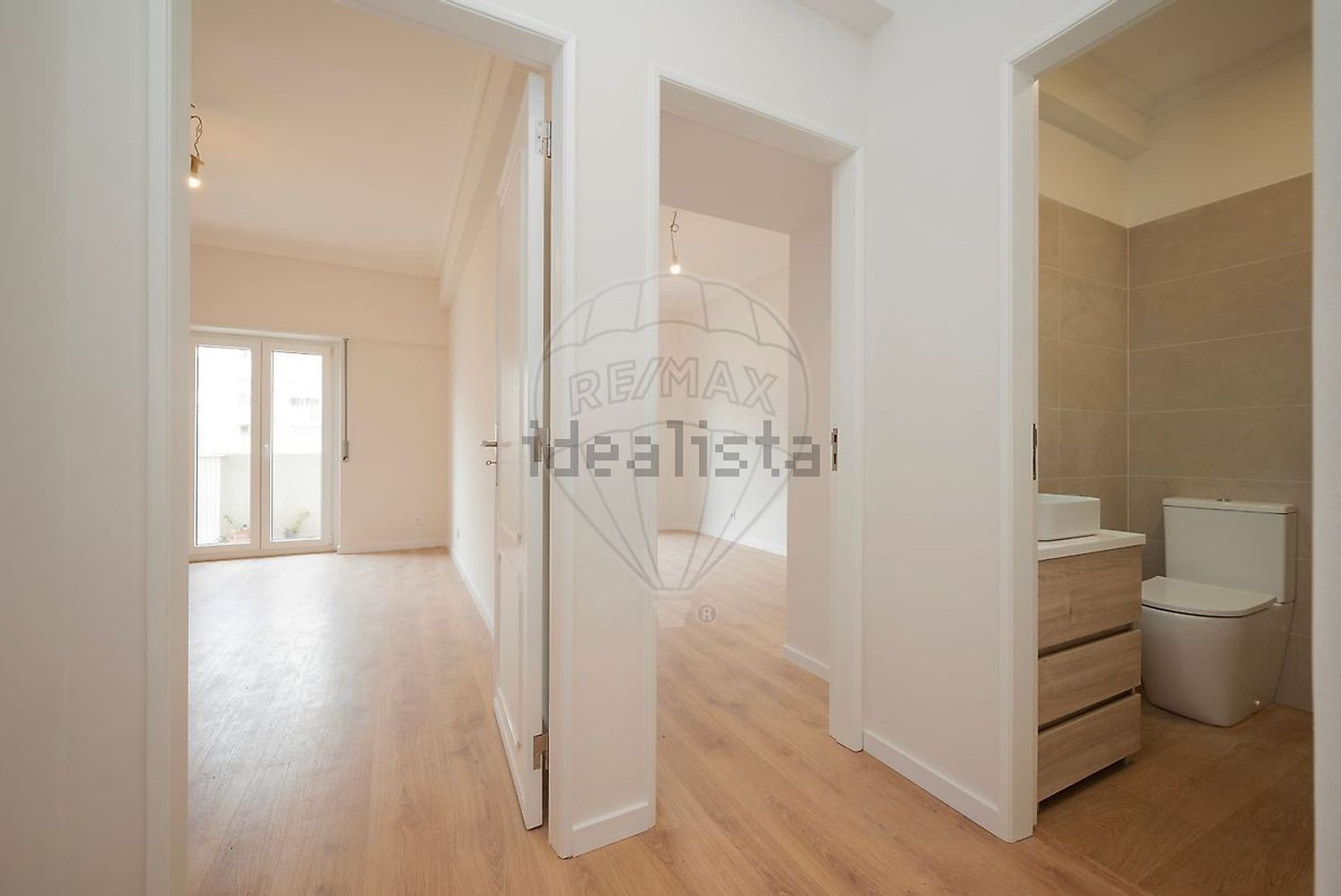 公寓 t2出售在Rua Luís Pastor de Macedo - 过道